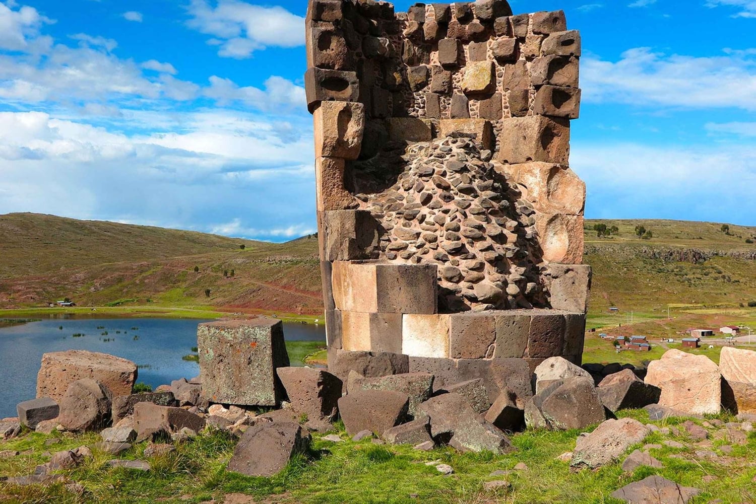 Puno: Tour to the Chullpas of Sillustani