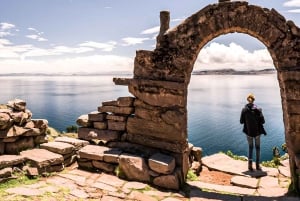 Puno: Tour Uros & Taquile Islands Conexión Espiritual Andina