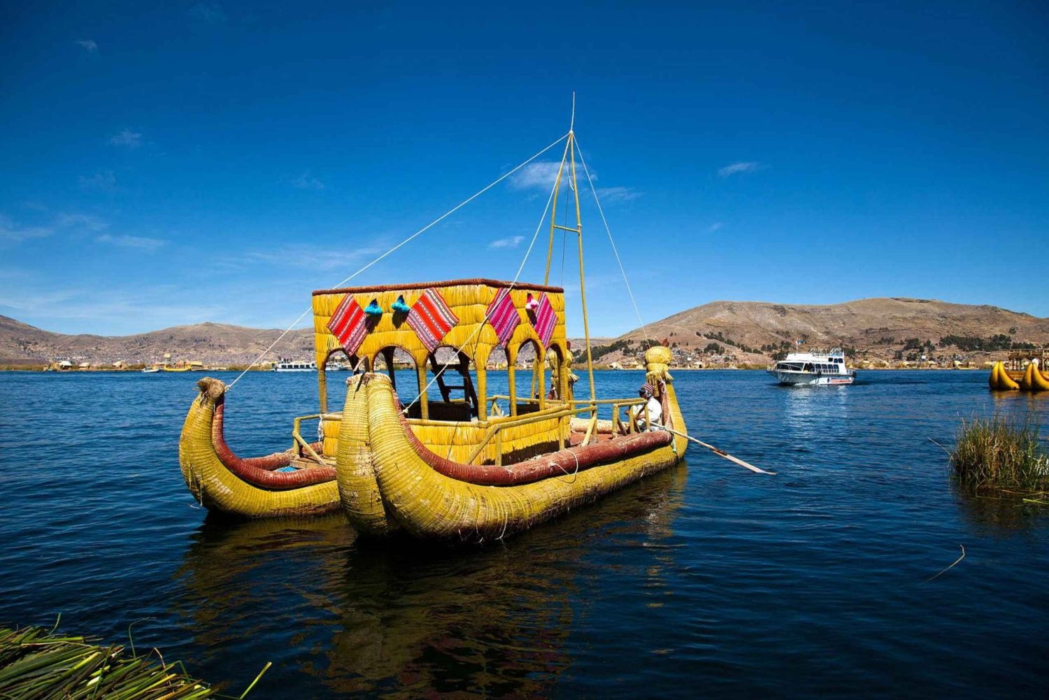 Puno: Tur til Uros og Taquile-øya - Titicacasjøens underverker