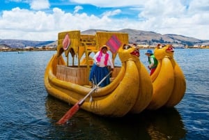 Desde Puno: Tour de día completo a los Uros y las Islas Taquile con almuerzo