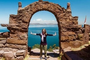 Puno: Ganztagestour zu den Uros und Taquile Inseln mit Mittagessen