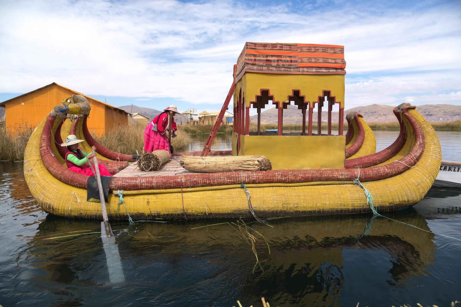 Puno: Uros and Taquile Islands Tour with Lunch