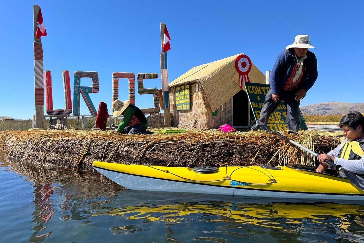 Puno: tour in kayak sulle isole galleggianti degli Uros con spettacolo folcloristico