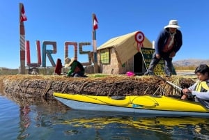 Puno: tour in kayak sulle isole galleggianti degli Uros con spettacolo folcloristico