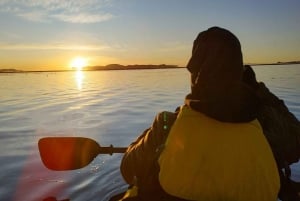 Puno: tour in kayak sulle isole galleggianti degli Uros con spettacolo folcloristico