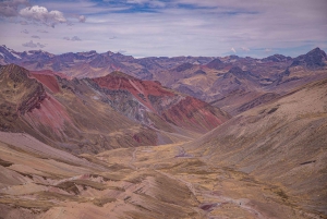 08h00 Partida da excursão à Montanha do Arco-Íris: Visita ao final da manhã