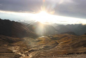 08h00 Partida da excursão à Montanha do Arco-Íris: Visita ao final da manhã