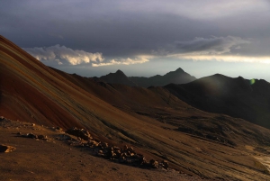 08h00 Partida da excursão à Montanha do Arco-Íris: Visita ao final da manhã