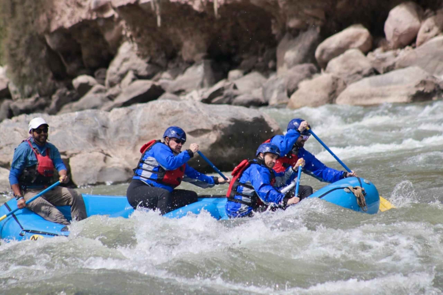 Fluss-Rafting-Abenteuer im Heiligen Tal