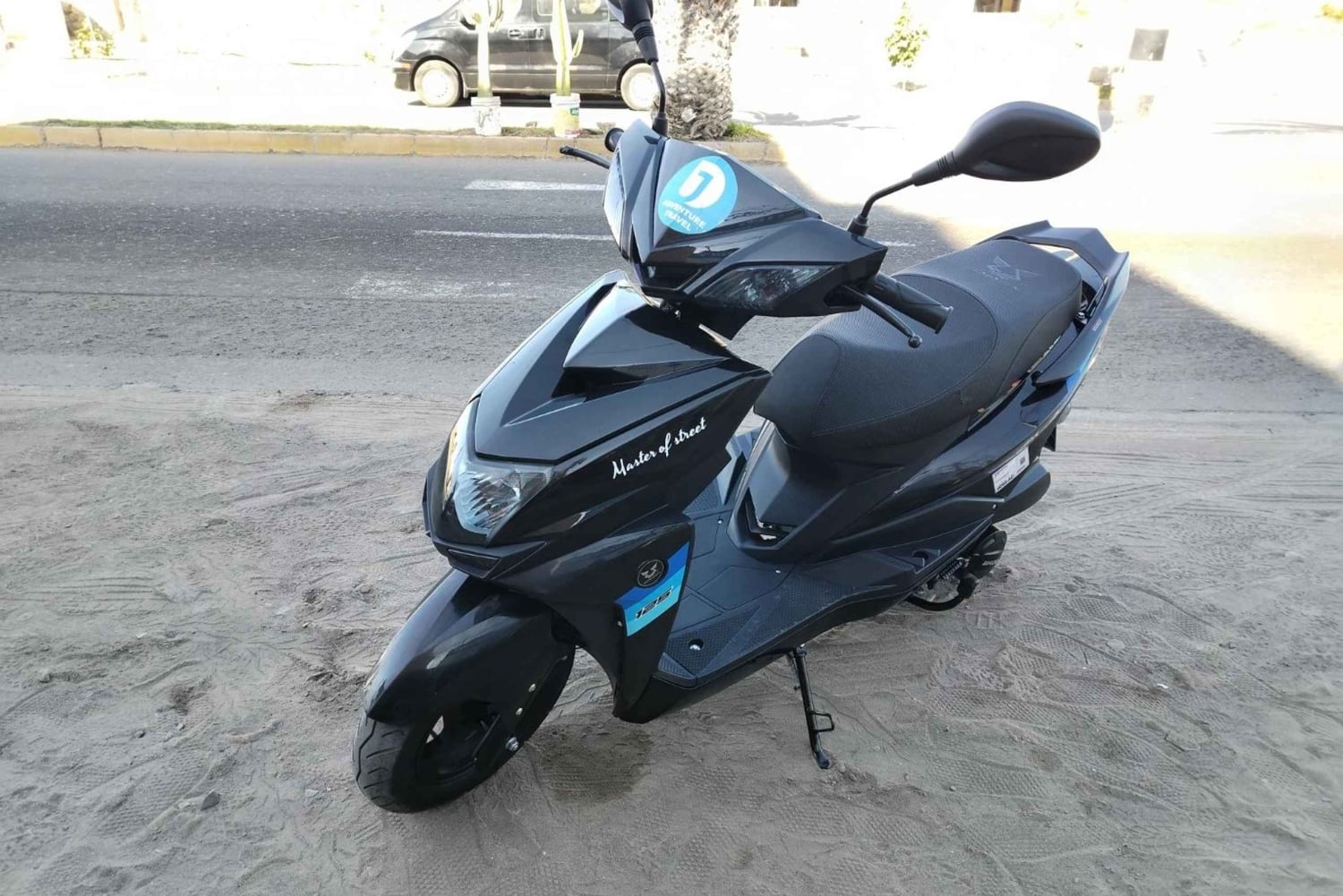 パラカス国立公園へのスクーター