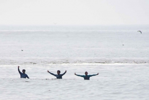 Surfing experience in Lima
