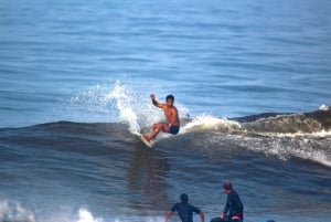 Surfing experience in Lima