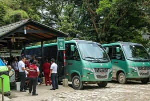 Billet pour le Machu Picchu : aller-retour en bus avec guide touristique