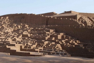Tour Huaca Pucllana: Pyramids and Pre-Columbian Antiquity