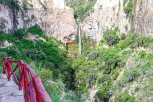 Uchillkin laguuni ja Sirinachayoqin vesiputous Luonnonseikkailu