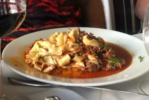 Authentischer italienischer Markt: Nach Einbruch der Dunkelheit