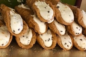 Authentischer italienischer Markt: Nach Einbruch der Dunkelheit