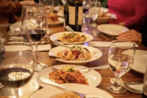 Authentischer italienischer Markt: Nach Einbruch der Dunkelheit