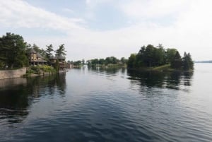 NYC: ナイアガラの滝、トロント、フィラデルフィア、ワシントン D.C. 5 日間ツアー