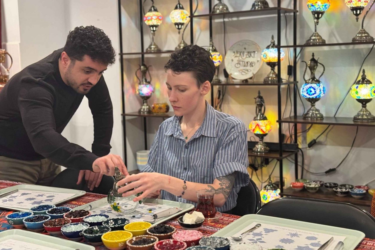 Filadelfia: Taller turco de lámparas de mosaico