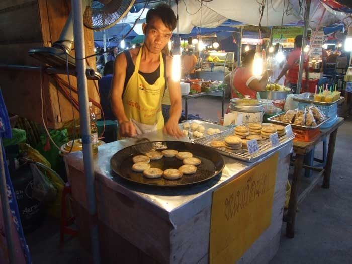 Quick, cheap and delicious street food at the market