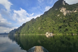 2 dage i Khao Sok med overnatning på Cheow Lan Lake Raft House
