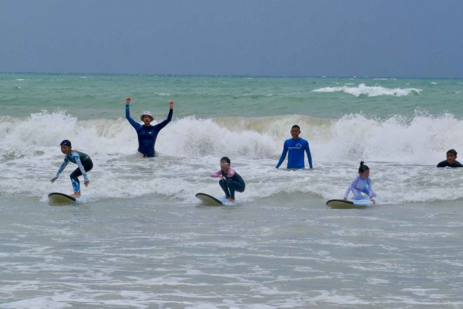 3 jours de camps de surf pour enfants à Phuket