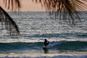 バンタオビーチ：グループまたはプライベートサーフィンレッスン