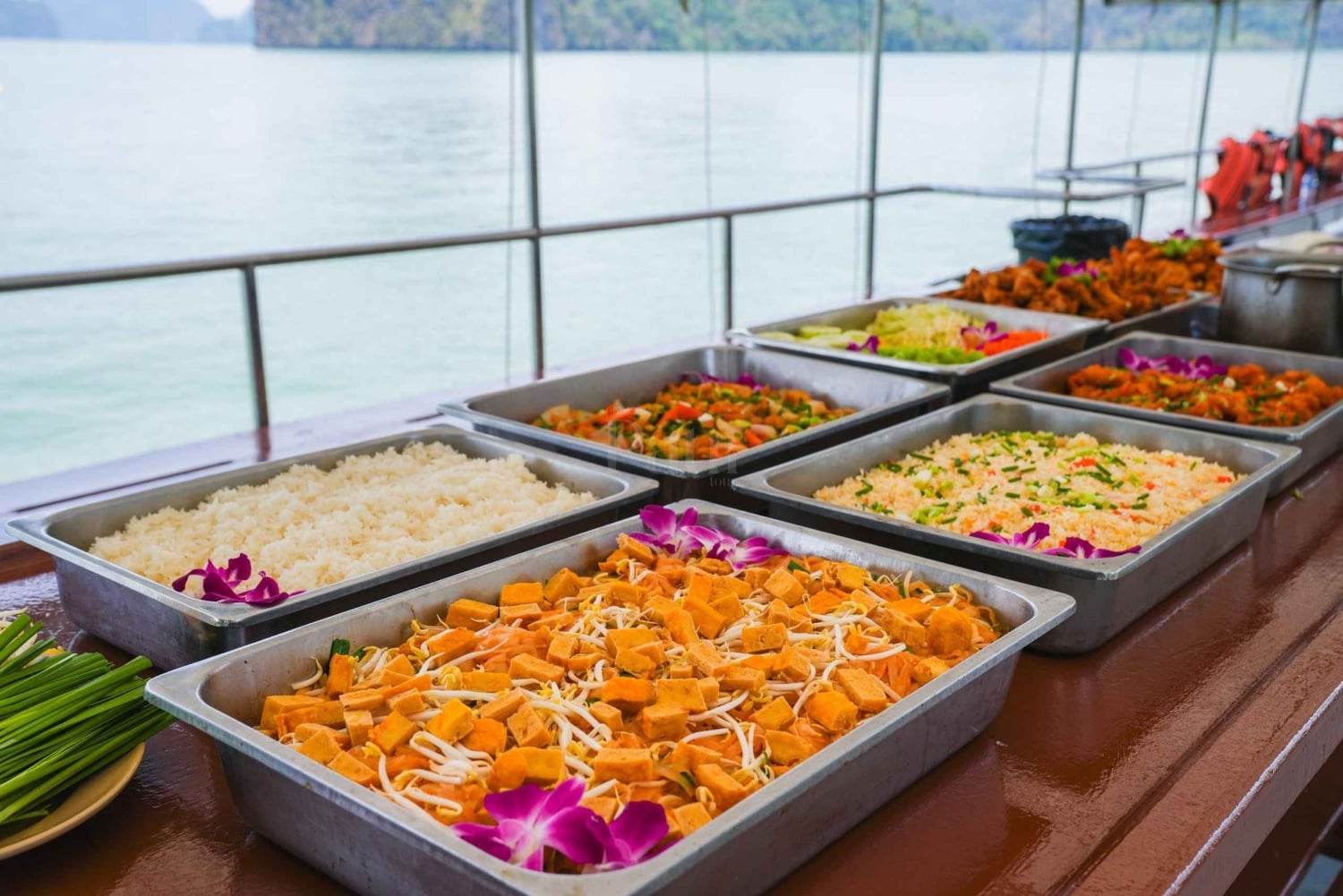 Päiväretki James Bondiin (melonta ja kajakkiretki saarille sekä lounas)