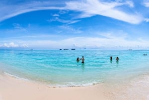 From Khao Lak: Bamboo & Phi Phi Islands, & Maya Bay Day Trip
