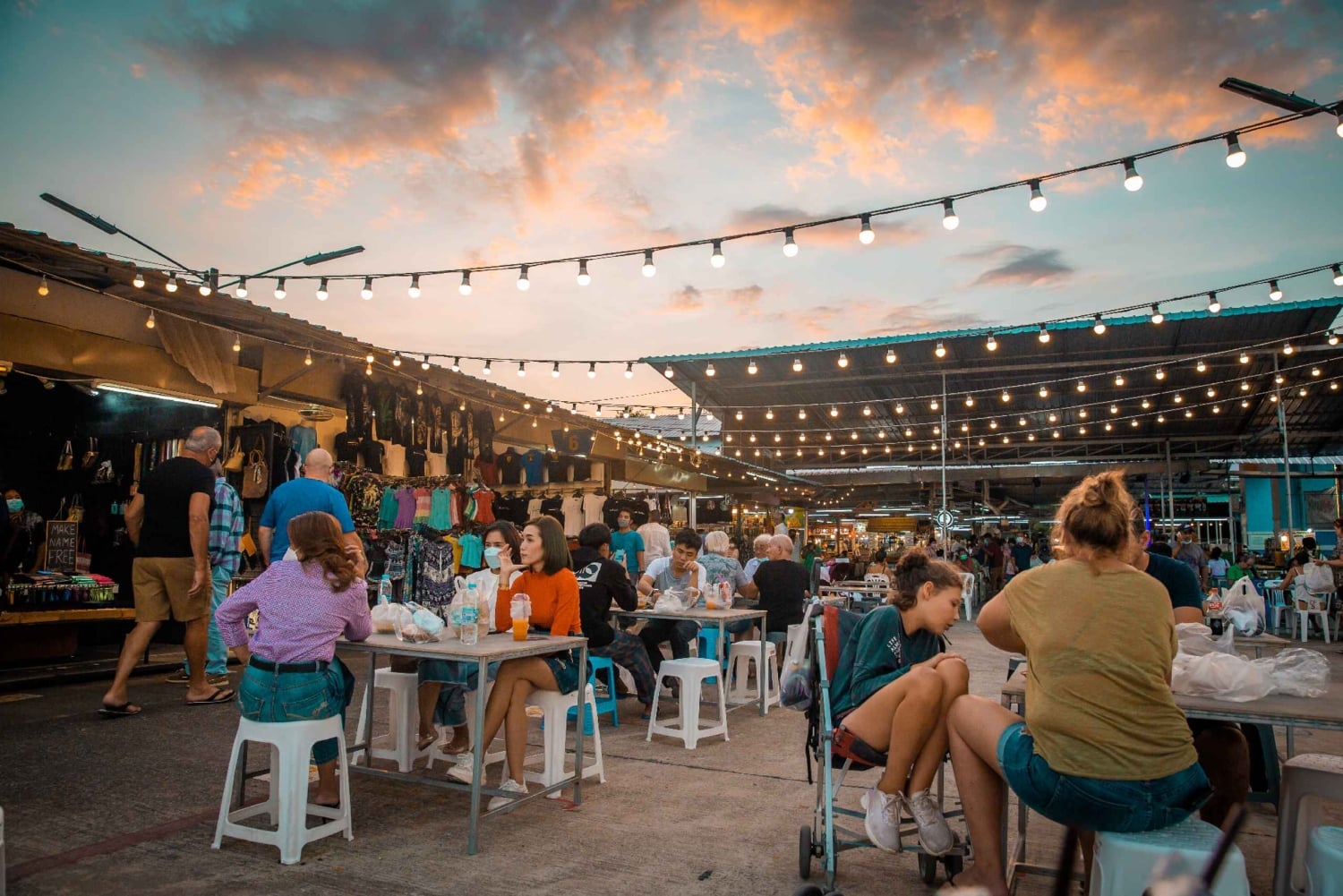 Fra Khao Lak: Phuket Naka Weekend Market