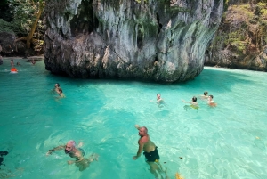 Z Krabi: Transfer na Phuket z wycieczką łodzią Phi Phi Longtail Boat Tour