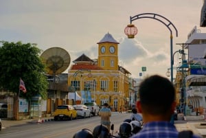 Van Phi Phi: Dagtour Phuket met transfers & privé auto