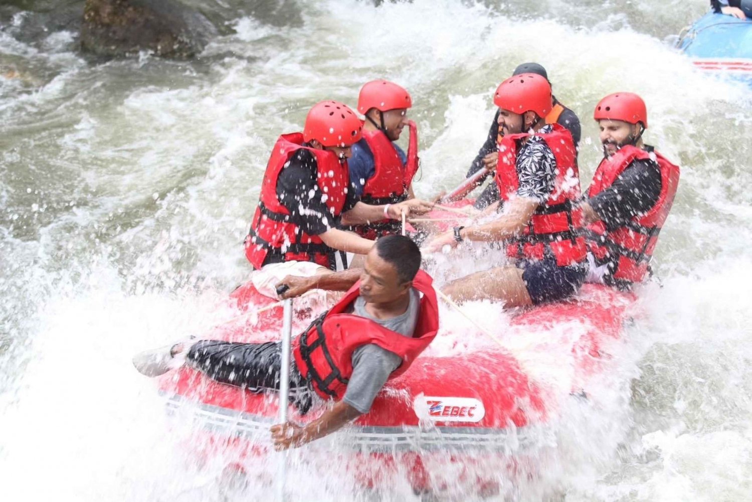 Von Phuket aus: 5KM Rafting & ATV & Zipline & Elefantenfütterung