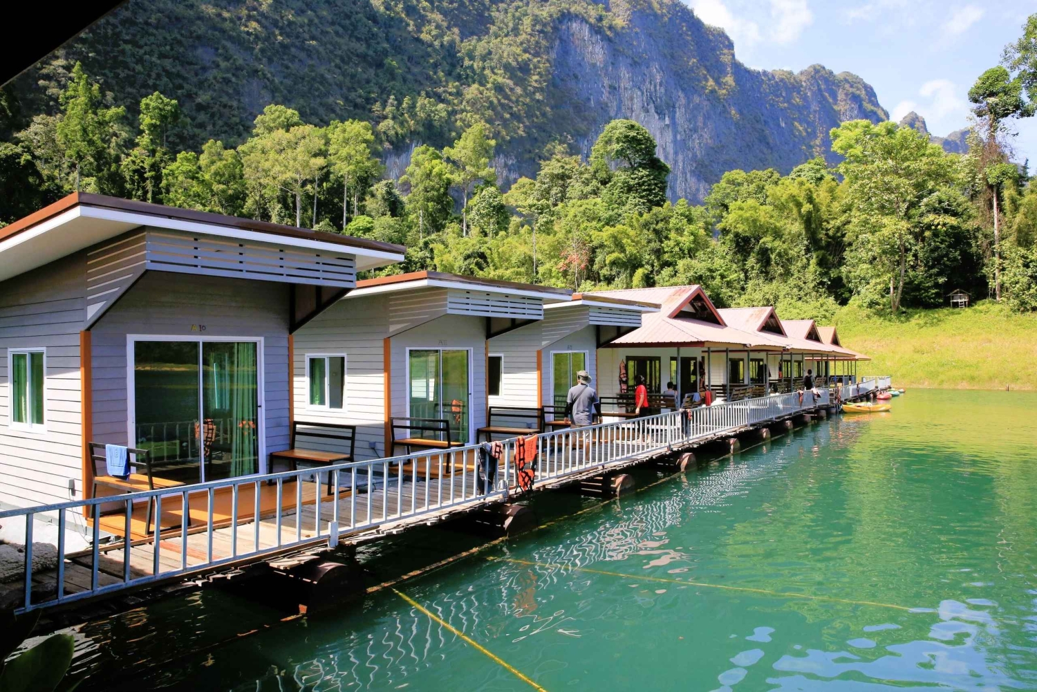 Z Phuket 2-dniowa wycieczka z przewodnikiem po jeziorze Cheow Lan z atrakcjami