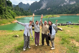 Z Phuket 2-dniowa wycieczka z przewodnikiem po jeziorze Cheow Lan z atrakcjami