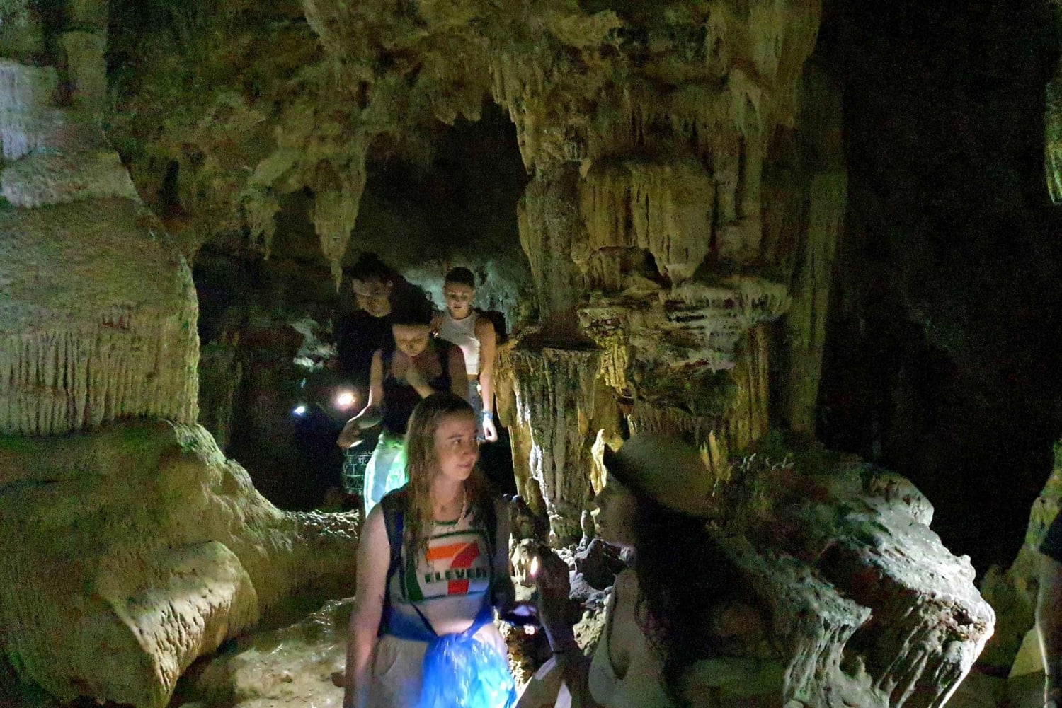 푸켓 출발: 푸타완에서의 점심 식사와 함께 초우란 호수 탐험