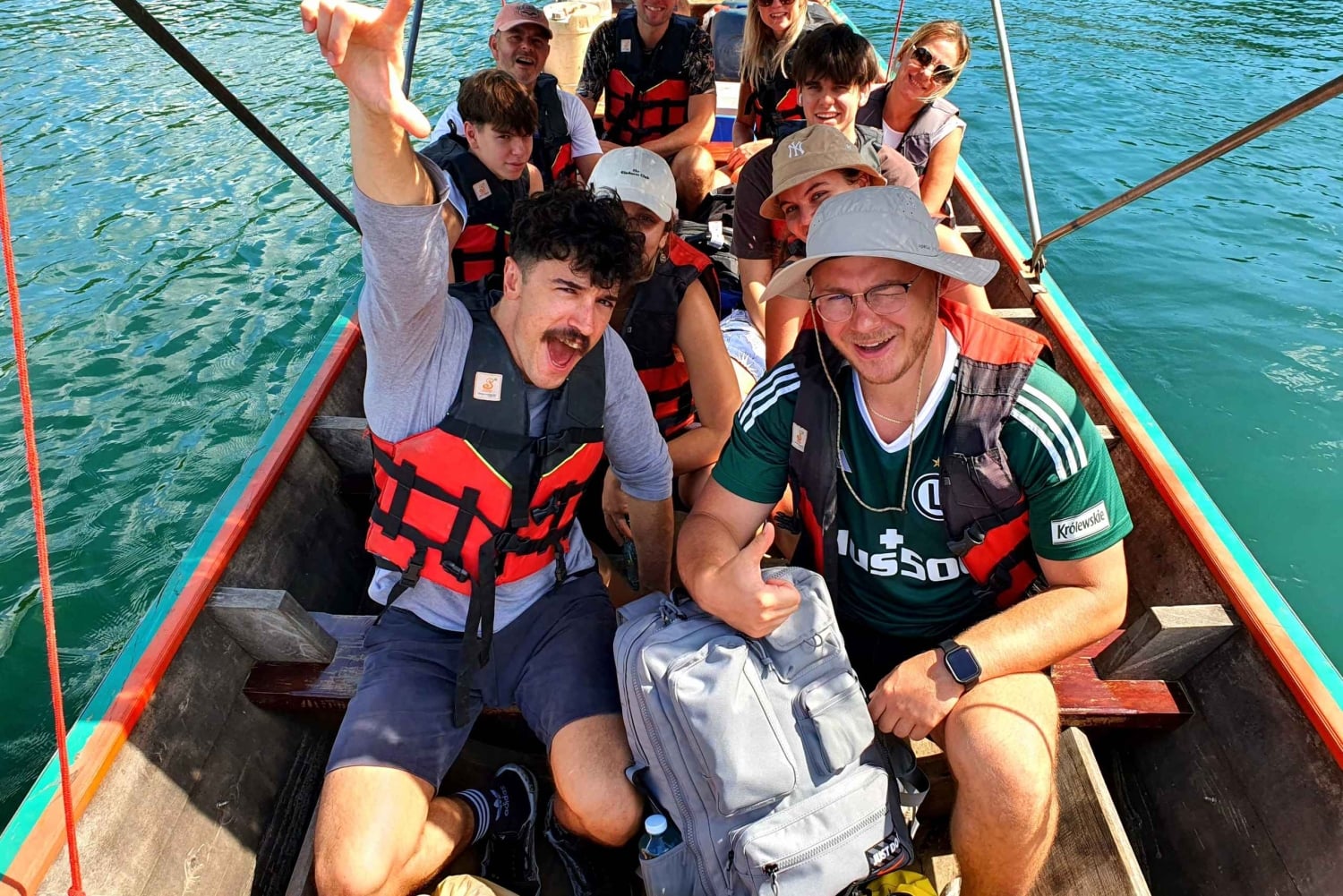 푸켓 출발: 푸타완에서의 점심 식사와 함께 초우란 호수 탐험