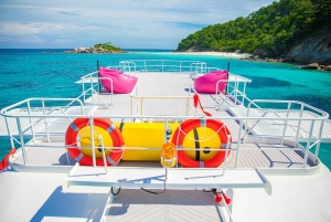 プーケット発：バンブーとピピ島でのんびりシュノーケリングと探検