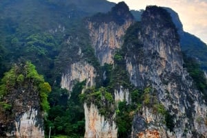 Fra Phuket: Overnattingstur til Cheow Lan-sjøen med raft-resort