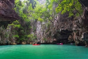 Desde Phuket: Excursión de Aventura en Catamarán por la Bahía de Phang Nga