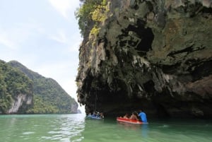 Desde Phuket: Excursión de Aventura en Catamarán por la Bahía de Phang Nga