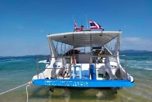 Desde Phuket: Excursión de Aventura en Catamarán por la Bahía de Phang Nga