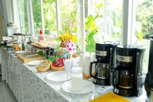 From Phuket: Phanga Nga Bay Boat Day Tour with Lunch