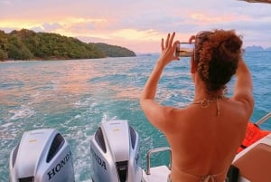 From Phuket: Phi Phi and Khai Islands Speedboat Tour