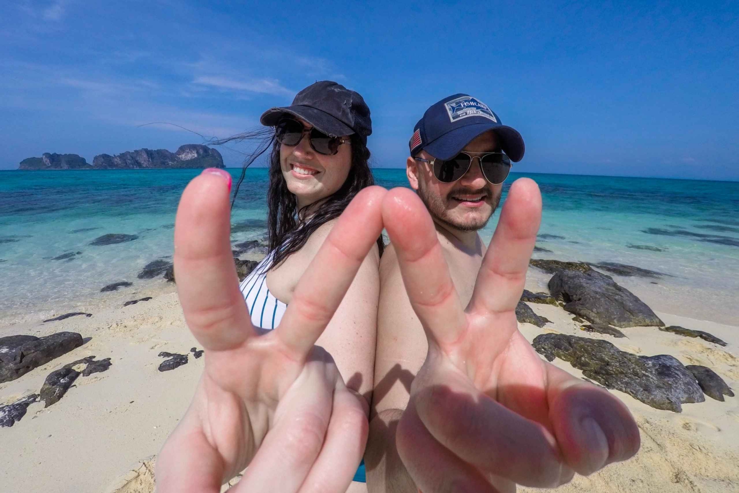 Desde Phuket: Snorkel en Phi Phi y Maya Bay en lancha rápida