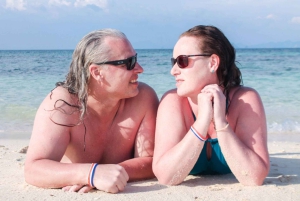 Desde Phuket: Snorkel en Phi Phi y Maya Bay en lancha rápida