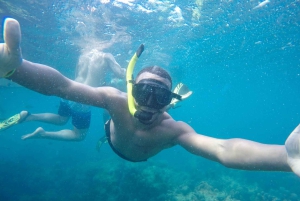 Desde Phuket: Snorkel en Phi Phi y Maya Bay en lancha rápida