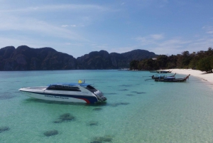 Phuketista: Phi Phi saarten pikaveneajelu ja lounas: Phi Phi Phi Islands Speedboat Trip & Lunch