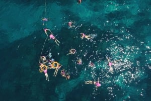 プーケット：バンブー島とカイ島へのピピ日の出ボート ツアー
